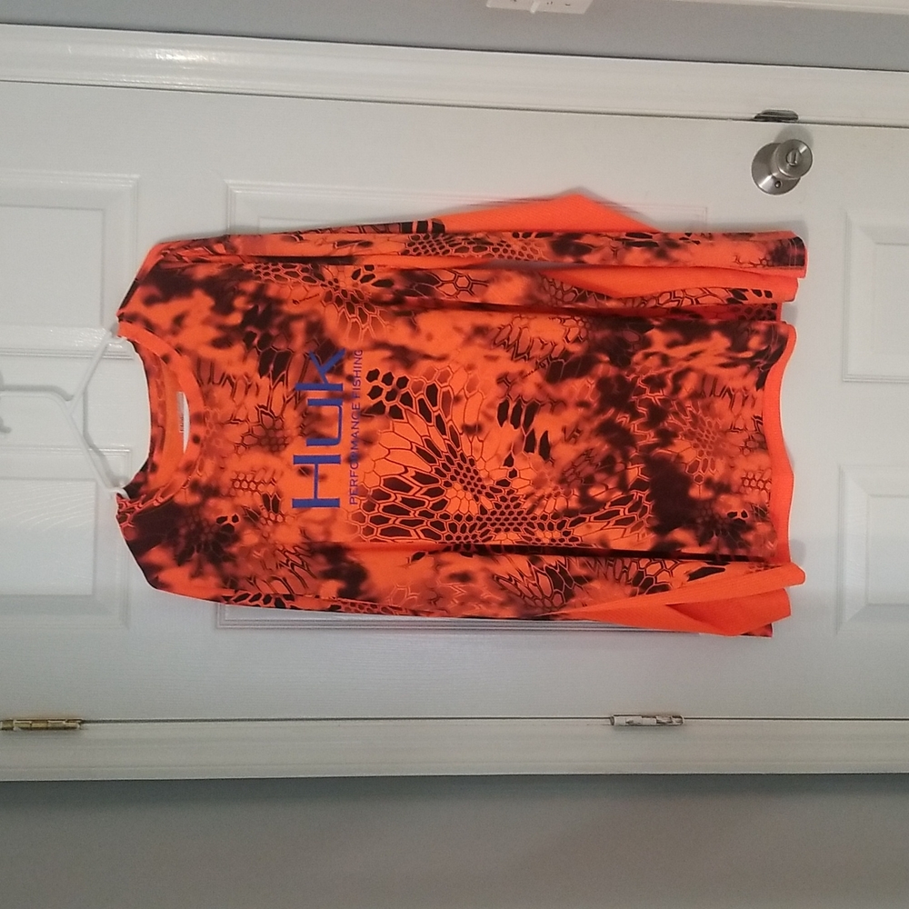 Huk vented fishing shirt